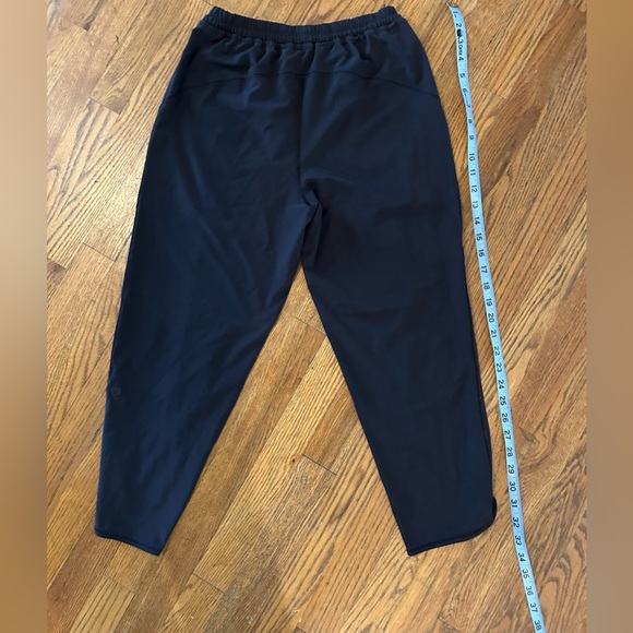 Lululemon cropped athletic pants - Picture 2 of 3